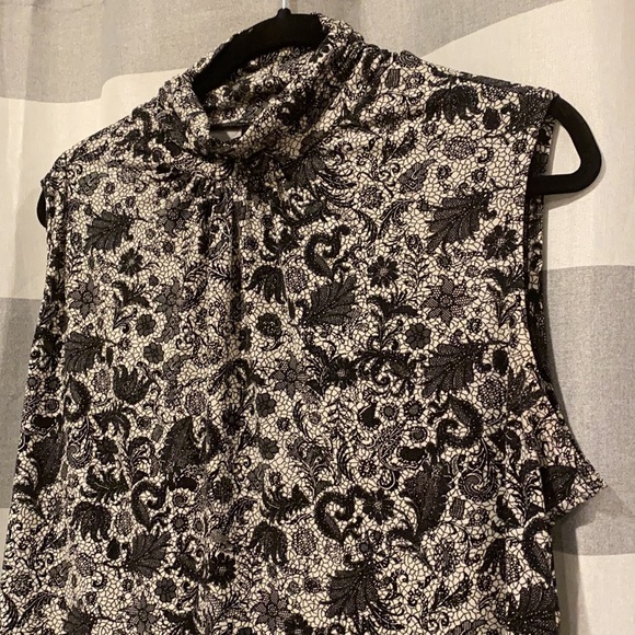 Ladies 0X sleeveless blouse - Picture 4 of 4